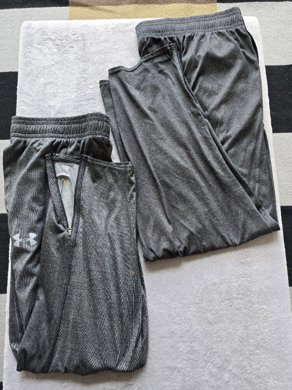 2 Under Armour joggers grey loose fit size 2XL